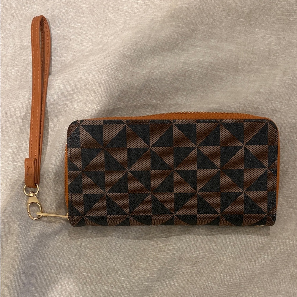 Geometric Print Brown Wristlet Wallet